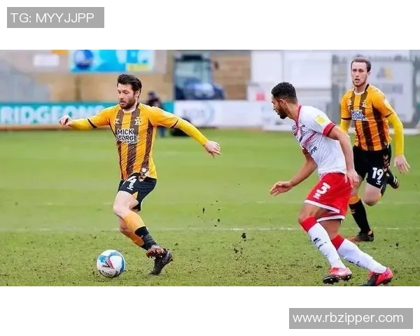 什鲁斯与沃尔索尔的激烈对决揭示英甲联赛的竞争魅力与战术较量 什鲁斯与沃尔索尔的激烈对决揭示英甲联赛的竞争魅力与战术较量